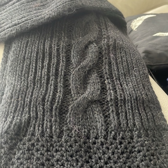 NWT ALPACA BLEND OVERSIZED BLACK ON BLACK FRINGE SCARF - Picture 3 of 3